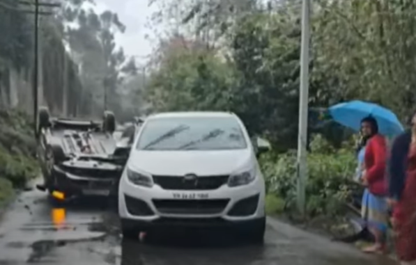 கேரள சுற்றுலா வாகனம் தலைக்குப்புற கவிழ்ந்து விபத்து :