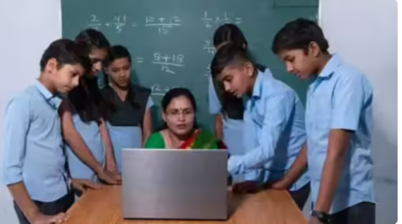 “மாணவர் விவரங்கள் ஆன்லைனில் – தவறாமல் பதிவு செய்ய வேண்டும்!”