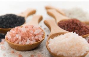 குளியலில் உப்பை சிறிது சேர்த்தால், உடல் வலி குறைவதுடன் பல உடல் பிரச்சனைகளும் தூரமாகும்.