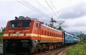 “பால் வாங்க சென்ற மாணவிக்கு ரயில் விபத்து – மக்கள் அதிர்ச்சி, கோபம்!”