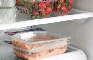 பச்சைக் கோழியை எத்தனை நாட்கள் ஃப்ரிட்ஜில் சேமிக்கலாம்? இதை கண்டிப்பாக தெரிந்து கொள்ள வேண்டும்.