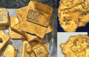 “விமான ஊழியர்களே தங்கம் ஒட்டி வந்த அதிர்ச்சி!