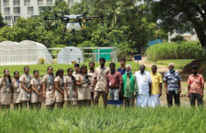 “இயற்கை முறையில் பூச்சி கட்டுப்பாடு: திருவாரூரில் வேளாண் மாணவிகளின் முயற்சி”