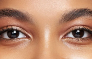 கண் இமைகள் துடிப்பது எதைக் குறிக்கிறது? மருத்துவர்கள் என்ன சொல்கிறார்கள்?