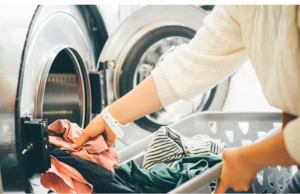 ”அளவுக்கு அதிகமாக துணிகளை வாஷிங் மெஷினில் போடாதீர்கள்; இயந்திரம் பழுதாகும்”.