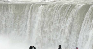 ”உலக அதிசயம் பனிக்குள்… நயக்கரா நீர்வீழ்ச்சியில் அபூர்வ காட்சி”!