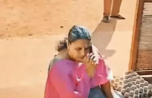 “கேரளாவில் ஷாக்! சுடிதார் விவகாரத்தில் பள்ளி வாசலில் தர்ணா”