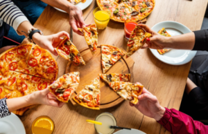 “ஒரு Chef, ஒரு Queen, ஒரு Pizza… அப்போ ஆரம்பிச்ச வரலாறு தான் இது”(Pizza Day)