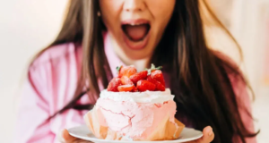 உங்களுக்கு அதிக இனிப்புகள் சாப்பிட வேண்டும் என்ற எண்ணம் ஏற்படுகிறதா? இது ஏன் நடக்கிறது?