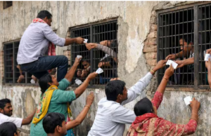 “Bit கொடுக்க ஜன்னலில் தொங்கிய பெற்றோர்… ட்ரோனில் சிக்கிய 12ம் வகுப்பு தேர்வு அதிர்ச்சி!”