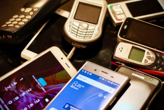 உங்கள் பழைய ஸ்மார்ட்போனில் மறைந்திருக்கும் பொக்கிஷம்! இந்தியாவின் புதிய ‘அணு இறையாண்மை’ வியூகம்! old-smartphones-and-electronics-waste-recycling-india-2026