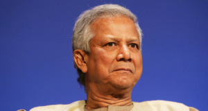 முகமது யூனுஸ் என்னை ‘அரண்மனை கைதி’ ஆக்கினார்: வங்கதேச அதிபர் முகமது சஹாபுதீன் பகீர் குற்றச்சாட்டு! வங்கதேச அதிபர் முகமது சஹாபுதீன் தனது அலுவலகத்தில் பேட்டியளிக்கும் காட்சி