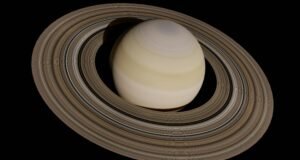 சனிக் கிரகத்தின் சிறிய நிலவு செய்த அதிசயம்! 5 லட்சம் கி.மீ தூரத்திற்கு பரவியுள்ள மின்காந்த வலை – விஞ்ஞானிகள் கண்டுபிடிப்பு! சனிக் கிரகத்தின் சிறிய நிலவு செய்த அதிசயம்