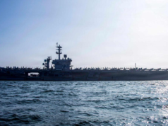 அதிர்ச்சியில் அமெரிக்கா: ஈரான் ஏவுகணை தாக்குதலில் ‘யுஎஸ்எஸ் ஆபிரகாம் லிங்கன்’ போர்க்கப்பல் சேதம்! பாரசீக வளைகுடாவில் தீப்பற்றி எரியும் அமெரிக்க போர்க்கப்பல் மற்றும் ஈரானின் ஏவுகணைகள்