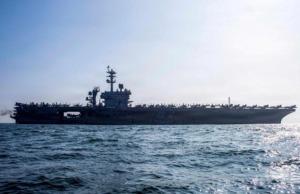 அதிர்ச்சியில் அமெரிக்கா: ஈரான் ஏவுகணை தாக்குதலில் ‘யுஎஸ்எஸ் ஆபிரகாம் லிங்கன்’ போர்க்கப்பல் சேதம்! பாரசீக வளைகுடாவில் தீப்பற்றி எரியும் அமெரிக்க போர்க்கப்பல் மற்றும் ஈரானின் ஏவுகணைகள்