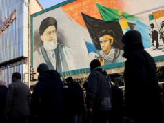 பாகிஸ்தானில் ரத்த ஆறு: காமேனி மரணத்திற்குப் பழிவாங்க அமெரிக்கத் தூதரகங்கள் மீது தாக்குதல் – 21 பேர் பலி! பாகிஸ்தானில் எரியும் அமெரிக்கத் தூதரகம் மற்றும் போராட்டக்காரர்கள்