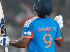 விராட் கோலியின் சாதனையை முறியடித்தார் சஞ்சு சாம்சன்: அரையிறுதிக்கு முன்னேறியது இந்தியா – வைரலாகும் கொண்டாட்டம்! சஞ்சு சாம்சன் வெற்றியைத் தொடர்ந்து முழங்காலிட்டு இறைவனுக்கு நன்றி தெரிவிக்கும் காட்சி