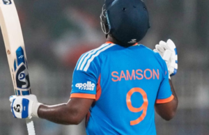 விராட் கோலியின் சாதனையை முறியடித்தார் சஞ்சு சாம்சன்: அரையிறுதிக்கு முன்னேறியது இந்தியா – வைரலாகும் கொண்டாட்டம்! சஞ்சு சாம்சன் வெற்றியைத் தொடர்ந்து முழங்காலிட்டு இறைவனுக்கு நன்றி தெரிவிக்கும் காட்சி