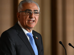 ஈரானில் மீண்டும் மன்னராட்சி? நாடு கடத்தப்பட்ட இளவரசர் ரேசா பஹ்லவி அதிரடி அறிவிப்பு! ஈரானின் கடைசி இளவரசர் ரேசா பஹ்லவியின் சமீபத்திய புகைப்படம்