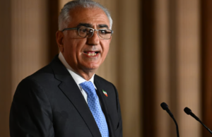 ஈரானில் மீண்டும் மன்னராட்சி? நாடு கடத்தப்பட்ட இளவரசர் ரேசா பஹ்லவி அதிரடி அறிவிப்பு! ஈரானின் கடைசி இளவரசர் ரேசா பஹ்லவியின் சமீபத்திய புகைப்படம்