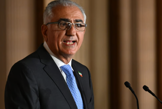 ஈரானில் மீண்டும் மன்னராட்சி? நாடு கடத்தப்பட்ட இளவரசர் ரேசா பஹ்லவி அதிரடி அறிவிப்பு! ஈரானின் கடைசி இளவரசர் ரேசா பஹ்லவியின் சமீபத்திய புகைப்படம்