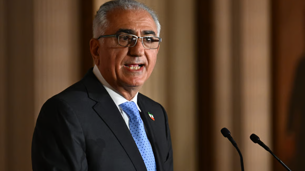 ஈரானின் கடைசி இளவரசர் ரேசா பஹ்லவியின் சமீபத்திய புகைப்படம்